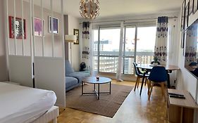 Puteaux, T2 Avec Parking Pres De Paris La Defense By Immo Kit Bnb